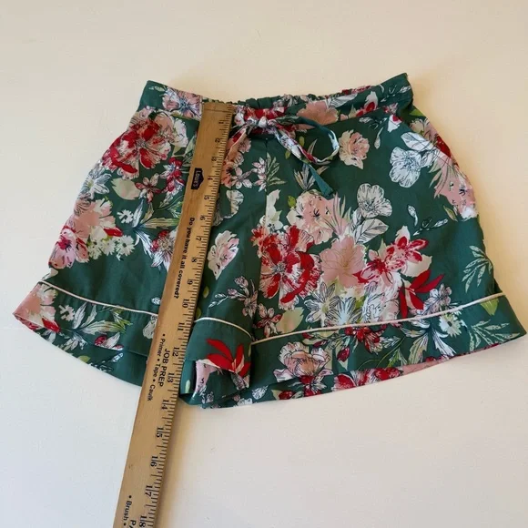 Women’s Spring Floral Green, Pink Pajama Shirt and Shorts Set, Lightweight, EUC - Picture 7 of 10